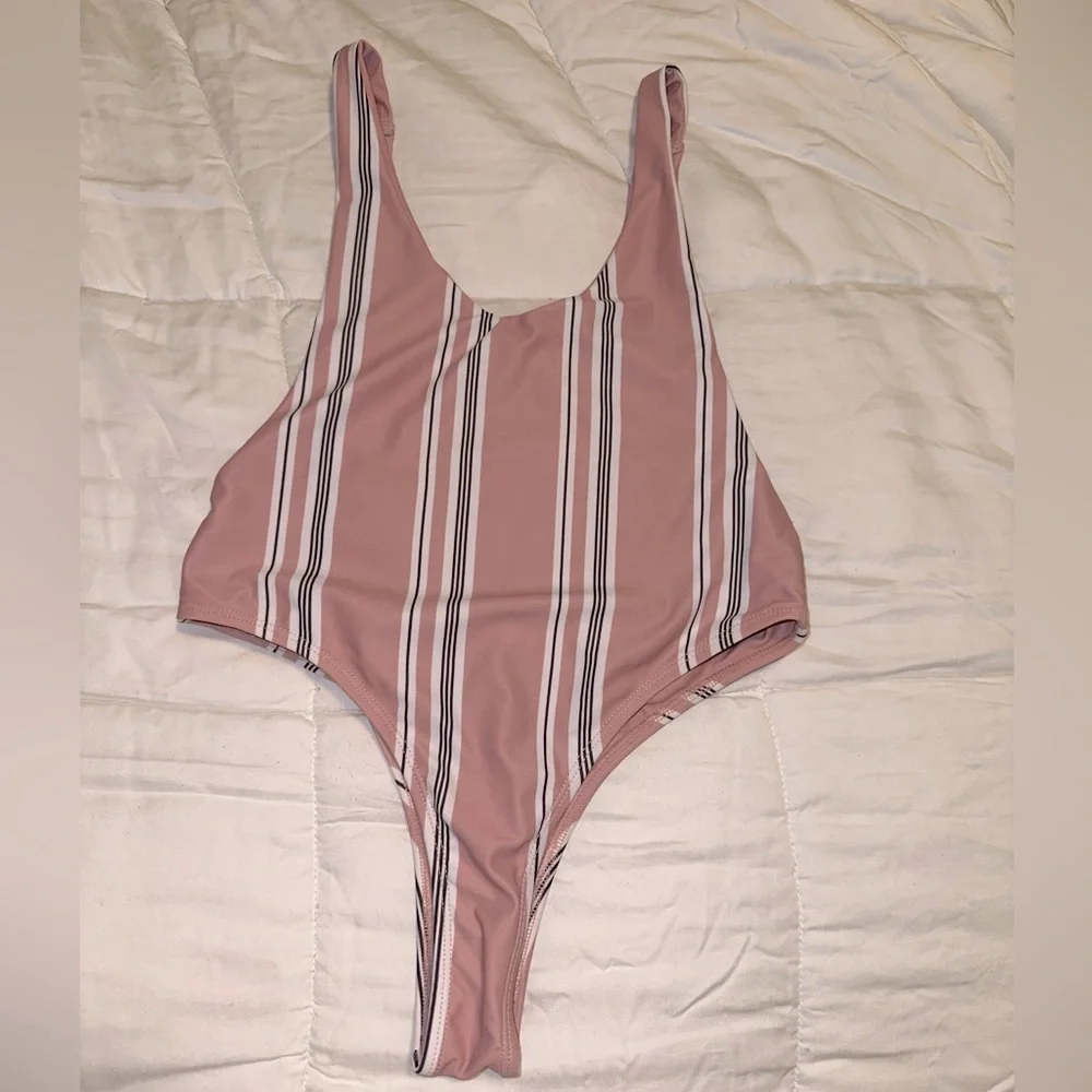 Showpo Milos One Piece in Blush Stripe Size 2 XS - Picture 3 of 4